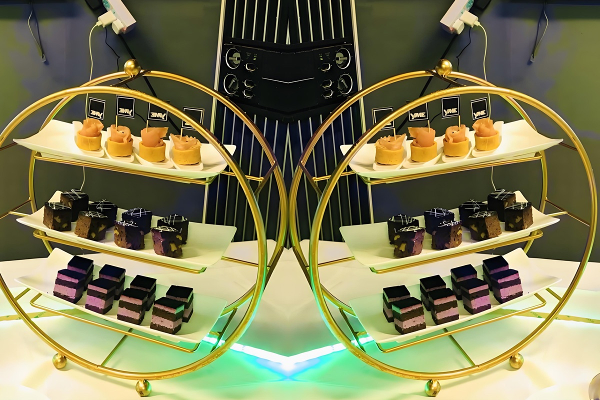 金色圆形三层架